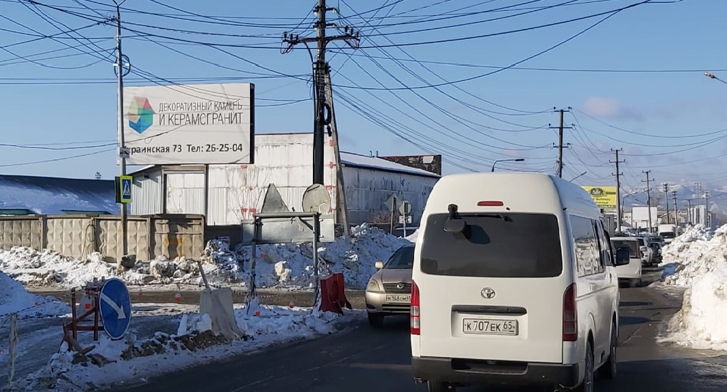 Фотография рекламного носителя, тип: Билборд 3x6, адрес: Украинская ул., д.73, поз.2, Южно-Сахалинск, Сахалинская область, Россия. Сторона B №605701