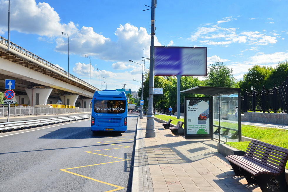 Фотография рекламного носителя, тип: Остановка 1.8x1.2, адрес: Мира пр-т., д.111-109, поз.1, Москва, Россия. Сторона А №335318