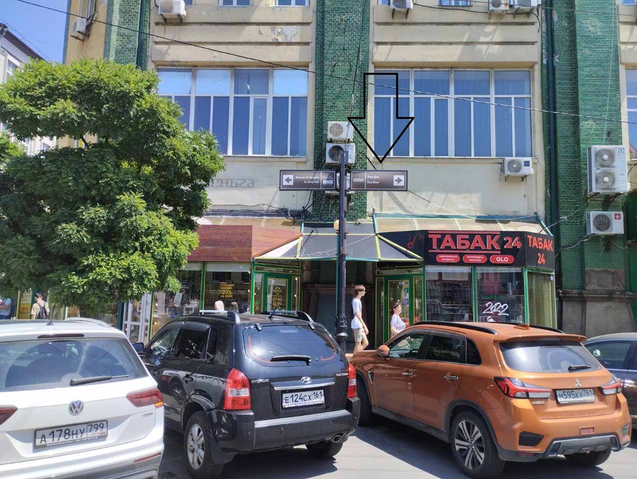 Фотография рекламного носителя, тип: Дорожный указатель, адрес: Буденновский пр-т., д.22 X Серафимовича ул., Ростов-на-Дону, Ростовская область, Россия. Сторона Д1 №1086786