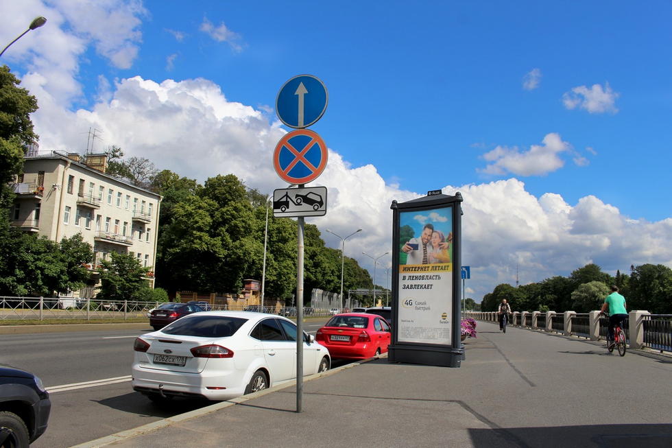Фотография рекламного носителя, тип: Пиллар 3x1.4, адрес: Приморский пр-т., 3-й Елагин мост, Санкт-Петербург, Россия. Сторона А №724830