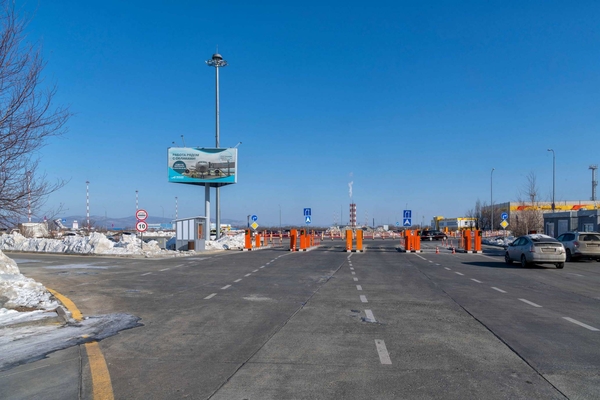 Фотография рекламного носителя, тип: Билборд 3x6, адрес: Владимира Сайбеля ул., аэропорт, Щ1, привокзальная площадь, Владивосток, Приморский край, Россия. Сторона A №1054349