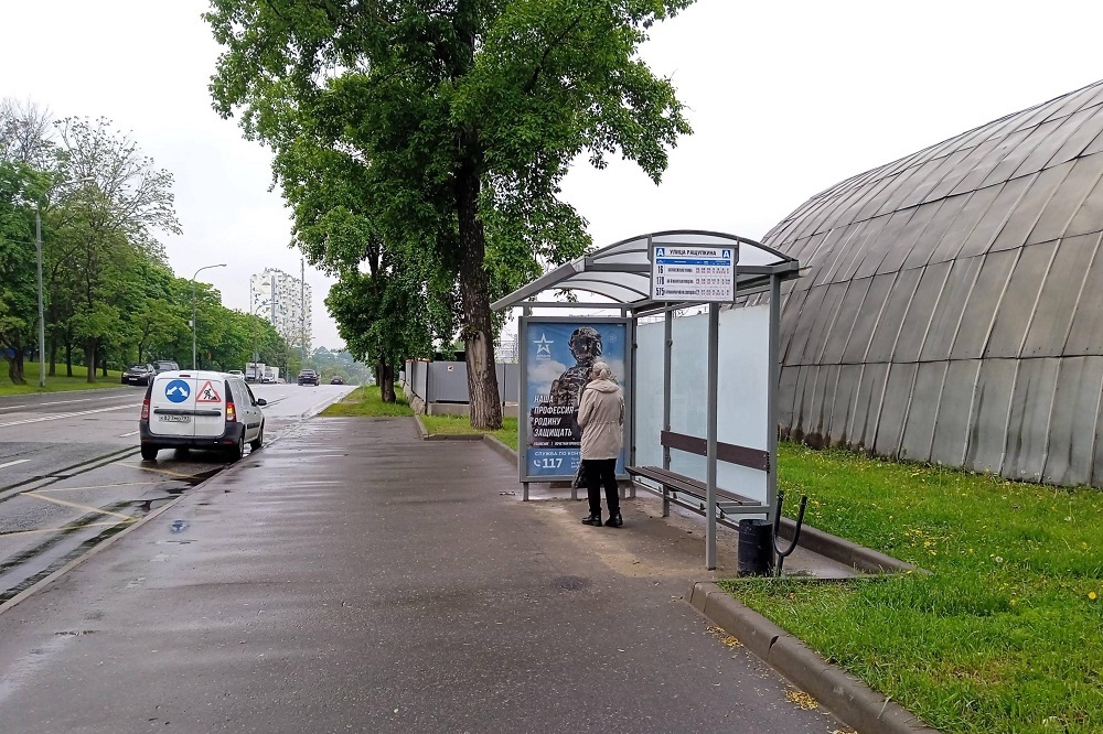 Фотография рекламного носителя, тип: Остановка 1.8x1.2, адрес: Красных зорь ул., д.14, корп.1, Москва, Россия. Сторона А №303297