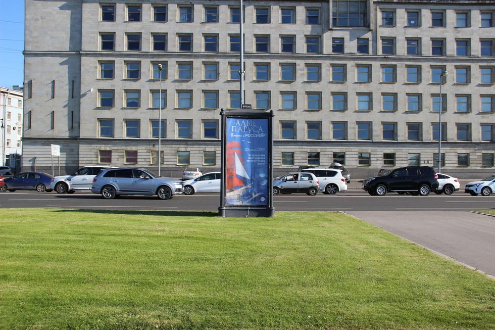 Фотография рекламного носителя, тип: Пиллар 3x1.4, адрес: Воскресенская наб., д.10, Санкт-Петербург, Россия. Сторона С №707016