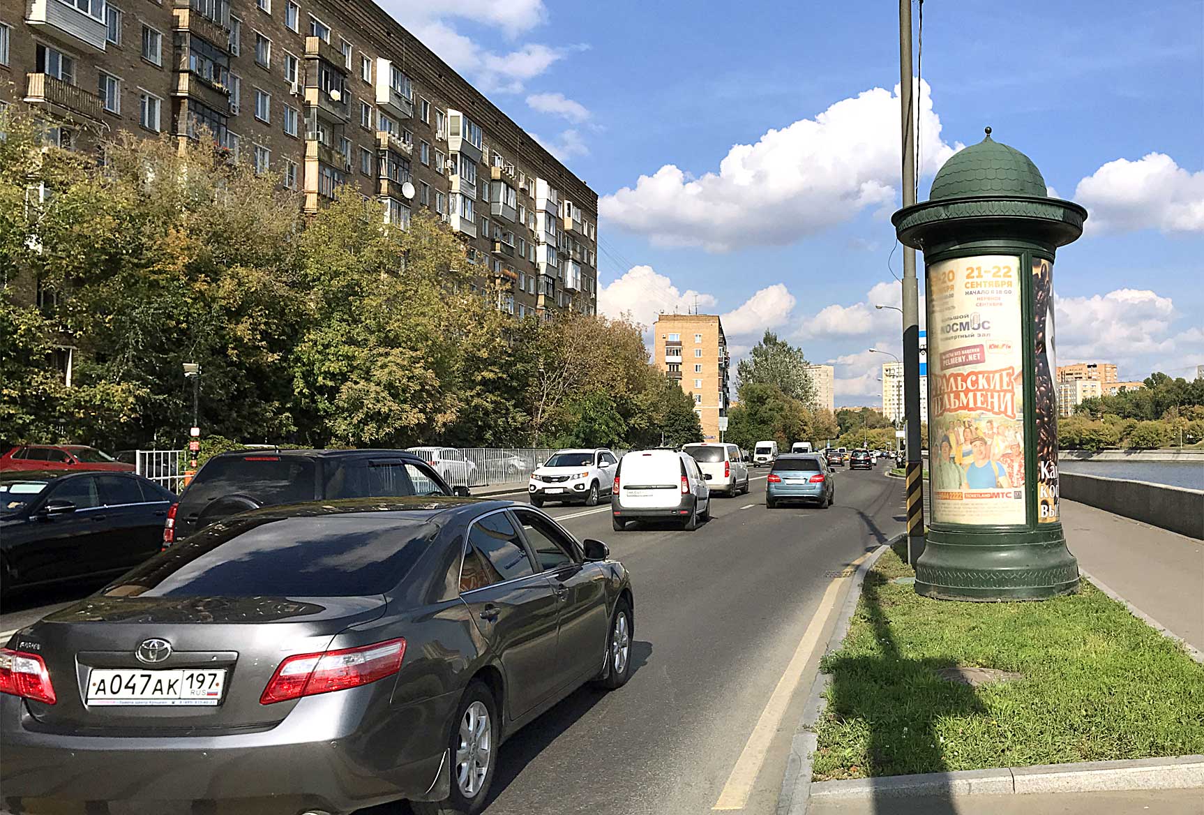 Фотография рекламного носителя, тип: Пиллар 3x1.4, адрес: Дербеневская наб., д.13/17, корп.3, Москва, Россия. Сторона A №522105