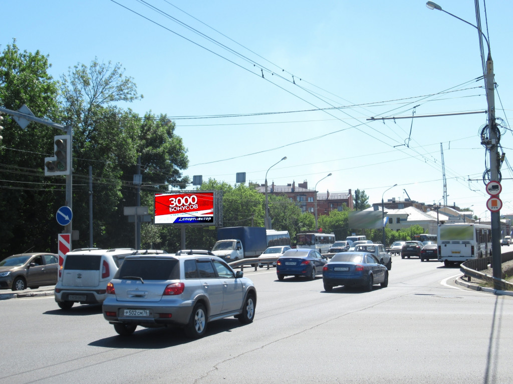 Фотография рекламного носителя, тип: Билборд 3x6, адрес: Московский пр-т., н-в отеля "Azimut Ярославль", Ярославль, Ярославская область, Россия. Сторона Б12 №568885