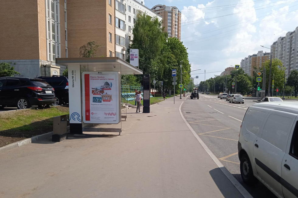 Фотография рекламного носителя, тип: Остановка 1.8x1.2, адрес: Бескудниковский б-р., ост. "Школа №656", Москва, Россия. Сторона Б №888658