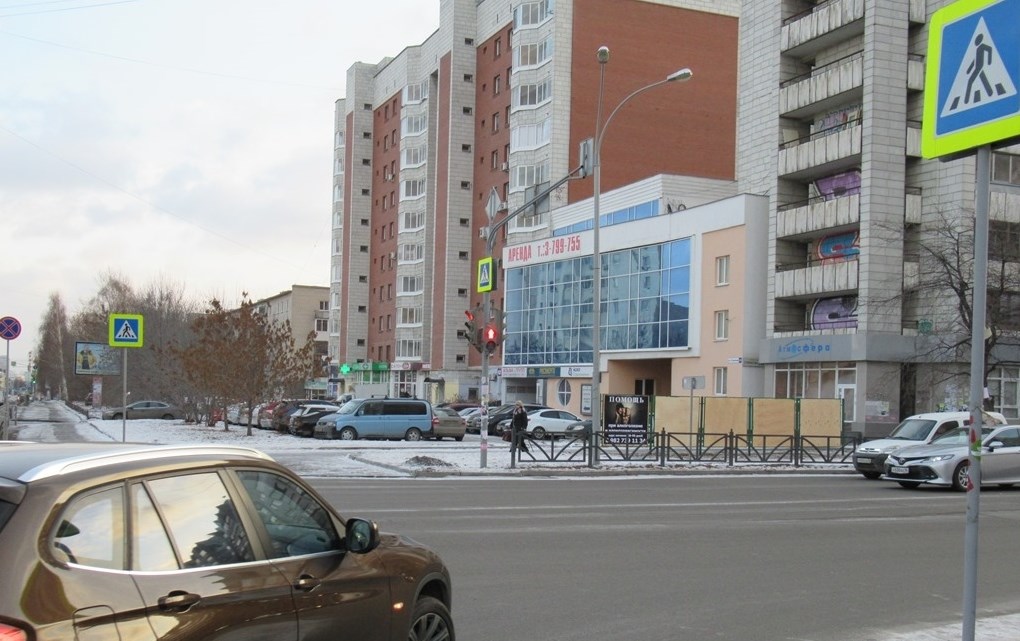 Фотография рекламного носителя, тип: Уличный информационный стенд, адрес: Сурикова ул., д.31 X Фурманова ул., Екатеринбург, Свердловская область, Россия. Сторона А1 №1094740