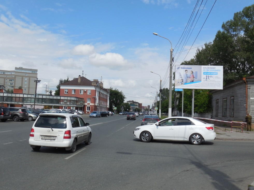 Фотография рекламного носителя, тип: Билборд 3x6, адрес: Гусарова ул. X Интернациональная ул., д.43, Омск, Омская область, Россия. Сторона А1-А10 №1010057