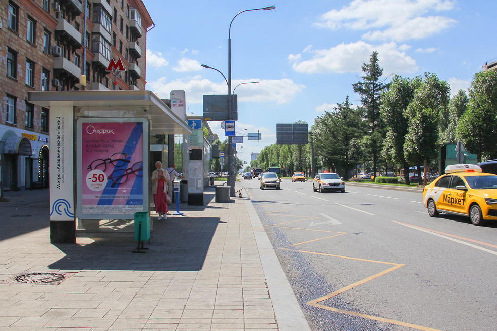 Фотография рекламного носителя, тип: Остановка 1.8x1.2, адрес: Профсоюзная ул., Москва, Россия. Сторона Б №335042