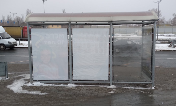 Фотография рекламного носителя, тип: Остановка 1.8x1.2, адрес: Московское ш. - 18 000м., д.27, Самара, Самарская область, Россия. Сторона С1 №1080072