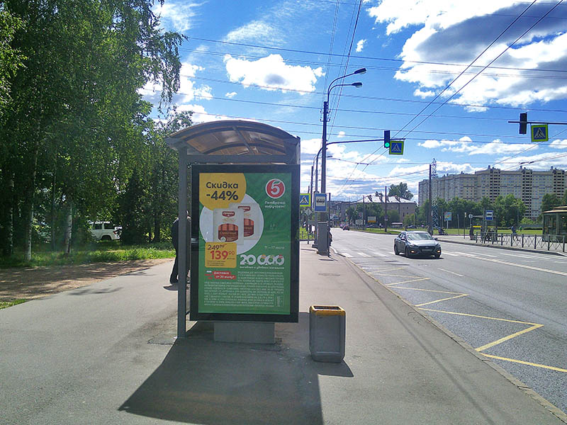 Фотография рекламного носителя, тип: Остановка 1.8x1.2, адрес: Кондратьевский пр-т., д.75, Санкт-Петербург, Россия. Сторона B №1094423