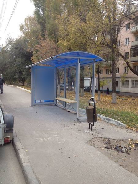 Фотография рекламного носителя, тип: Остановка 1.8x1.2, адрес: 50 лет Октября пр-т. Х Международная ул., из центра, Саратов, Саратовская область, Россия. Сторона А №747568