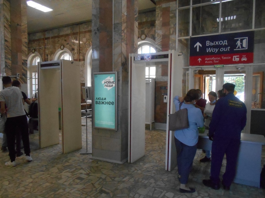 Фотография рекламного носителя, тип: Постер/баннер, адрес: ЖД вокзал «Иркутск-Пассажирский», Челнокова ул., д.3/1, Иркутск, Иркутская область, Россия. Сторона/вариант А №990759