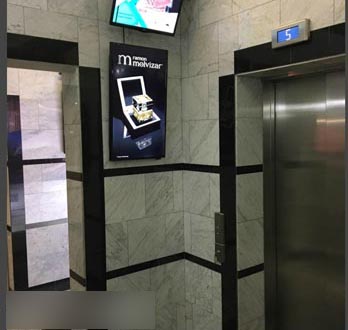 Фотография рекламного носителя, тип: Видеоэкран, адрес: Бизнес-центр «Велка», Большой Строченовский пер., д.7, Москва, Россия. Сторона/вариант A №975617