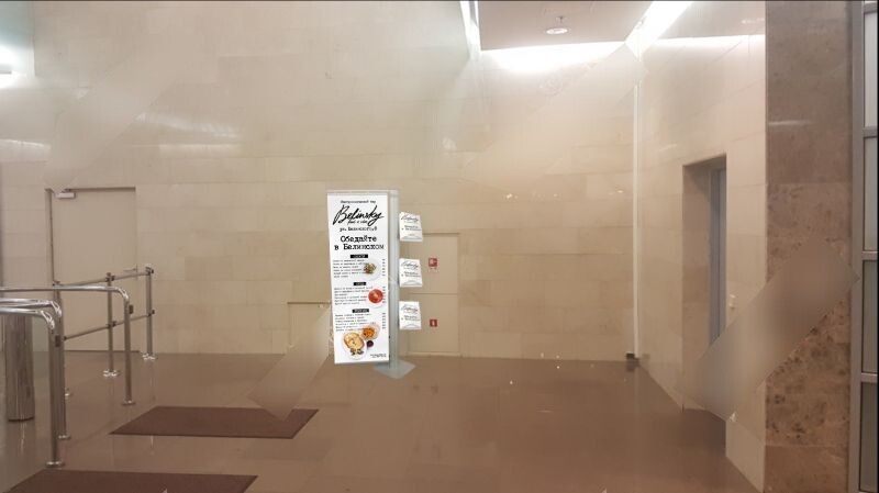 Фотография рекламного носителя, тип: Диспенсер листовок, адрес: Бизнес-центр «Голутвинский двор», Якиманская наб., д.2, Москва, Россия. Сторона/вариант №830613