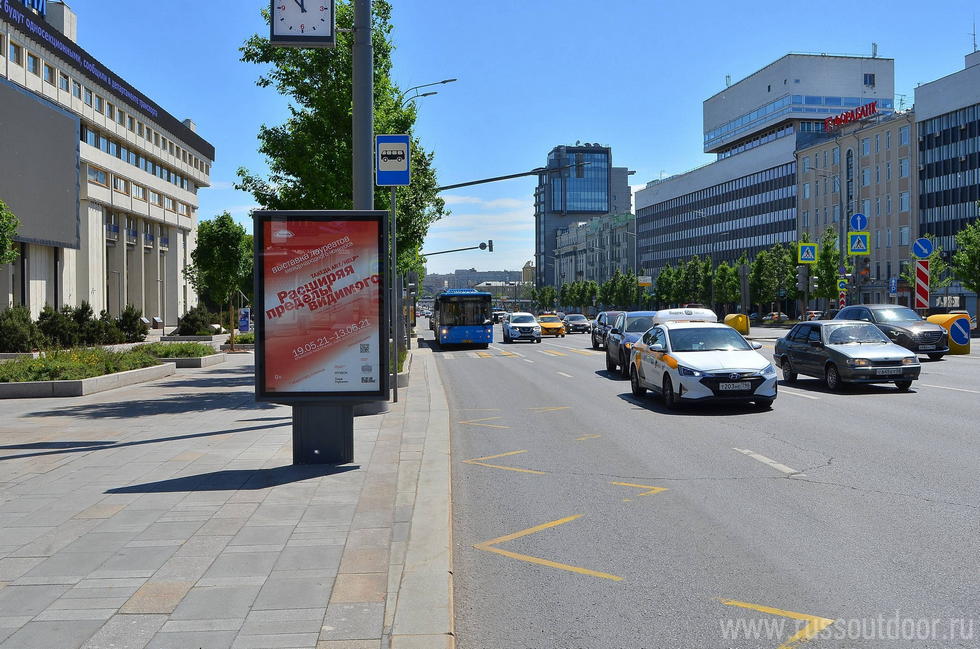 Фотография рекламного носителя, тип: Ситиформат 1.8x1.2, адрес: Зубовский б-р., д.4, Москва, Россия. Сторона Б №825413