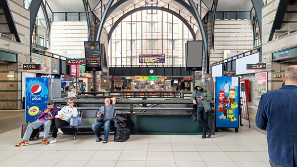 Фотография рекламного носителя, тип: Видеоэкран, адрес: ЖД вокзал «Ладожский», Заневский пр-т., д.73, Санкт-Петербург, Россия. Сторона/вариант A1-А10 №1060504