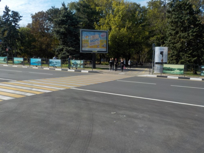 Фотография рекламного носителя, тип: Нестандартный ситиформат, адрес: Свободы пл., поз.1, Новороссийск, Краснодарский край, Россия. Сторона А №587811