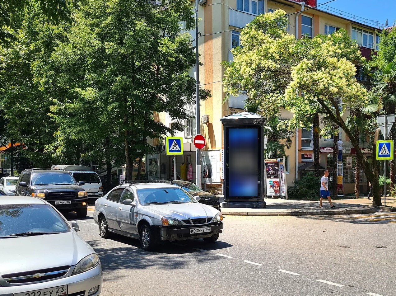 Фотография рекламного носителя, тип: Ситиформат 1.8x1.2, адрес: Карла Либкнехта ул., д.13 Х Воровского ул., Сочи, Краснодарский край, Россия. Сторона С №858358