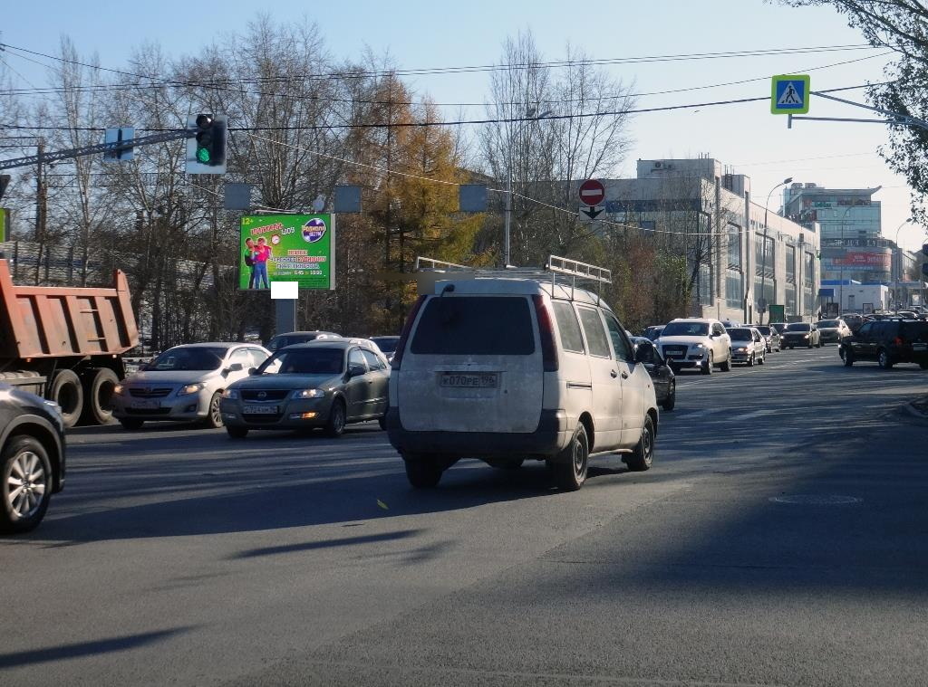 Фотография рекламного носителя, тип: Ситиборд 2.7x3.7, адрес: Восточная ул., д.72 Х Малышева, Екатеринбург, Свердловская область, Россия. Сторона Bh1-Bh4 №992979