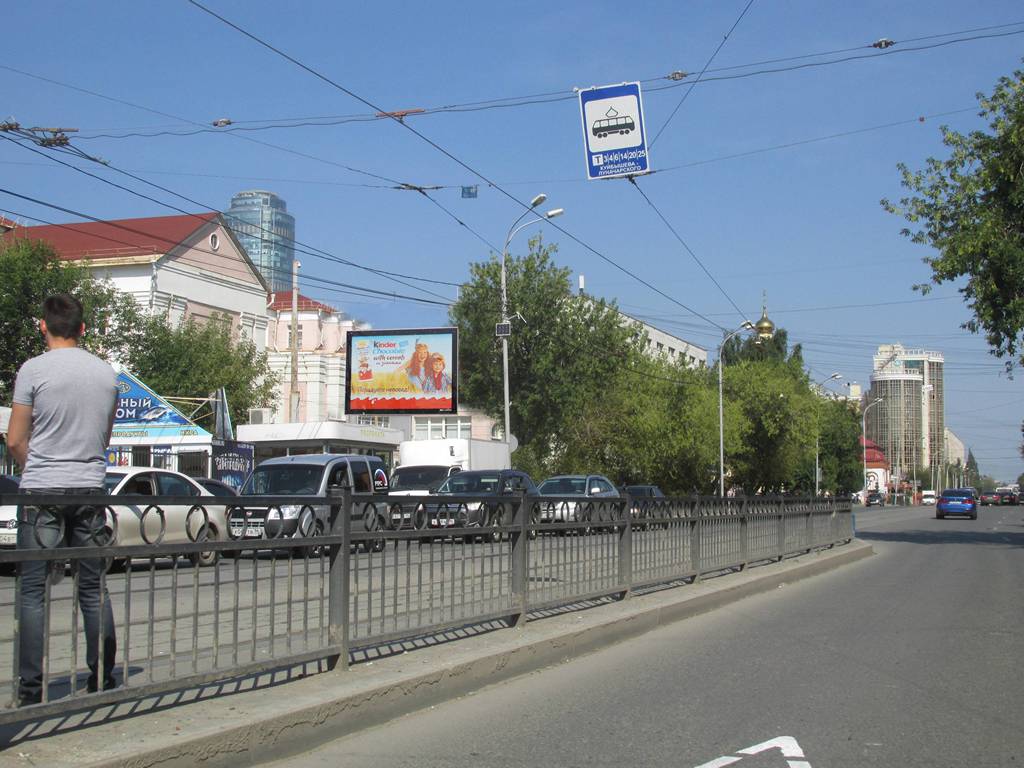 Фотография рекламного носителя, тип: Ситиборд 2.7x3.7, адрес: Луначарского ул. Х Куйбышева ул., Екатеринбург, Свердловская область, Россия. Сторона B №790571