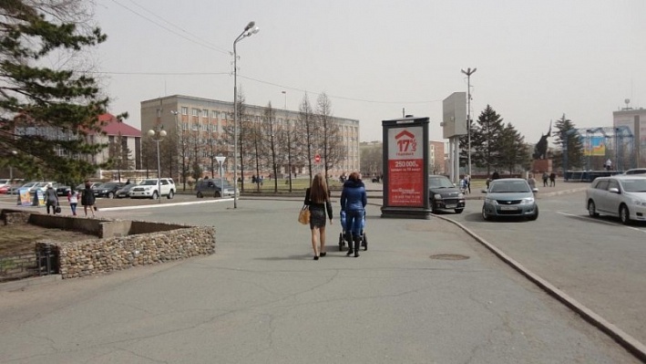 Фотография рекламного носителя, тип: Пиллар 3x1.4, адрес: Плеханова ул., д.61, Уссурийск, Приморский край, Россия. Сторона В №791496