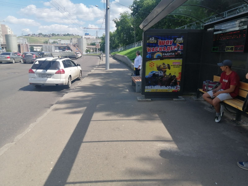 Фотография рекламного носителя, тип: Остановка 1.8x1.2, адрес: Свободный пр-т., ост. Кинотеатр Космос, поз.2, Красноярск, Красноярский край, Россия. Сторона А №1098242