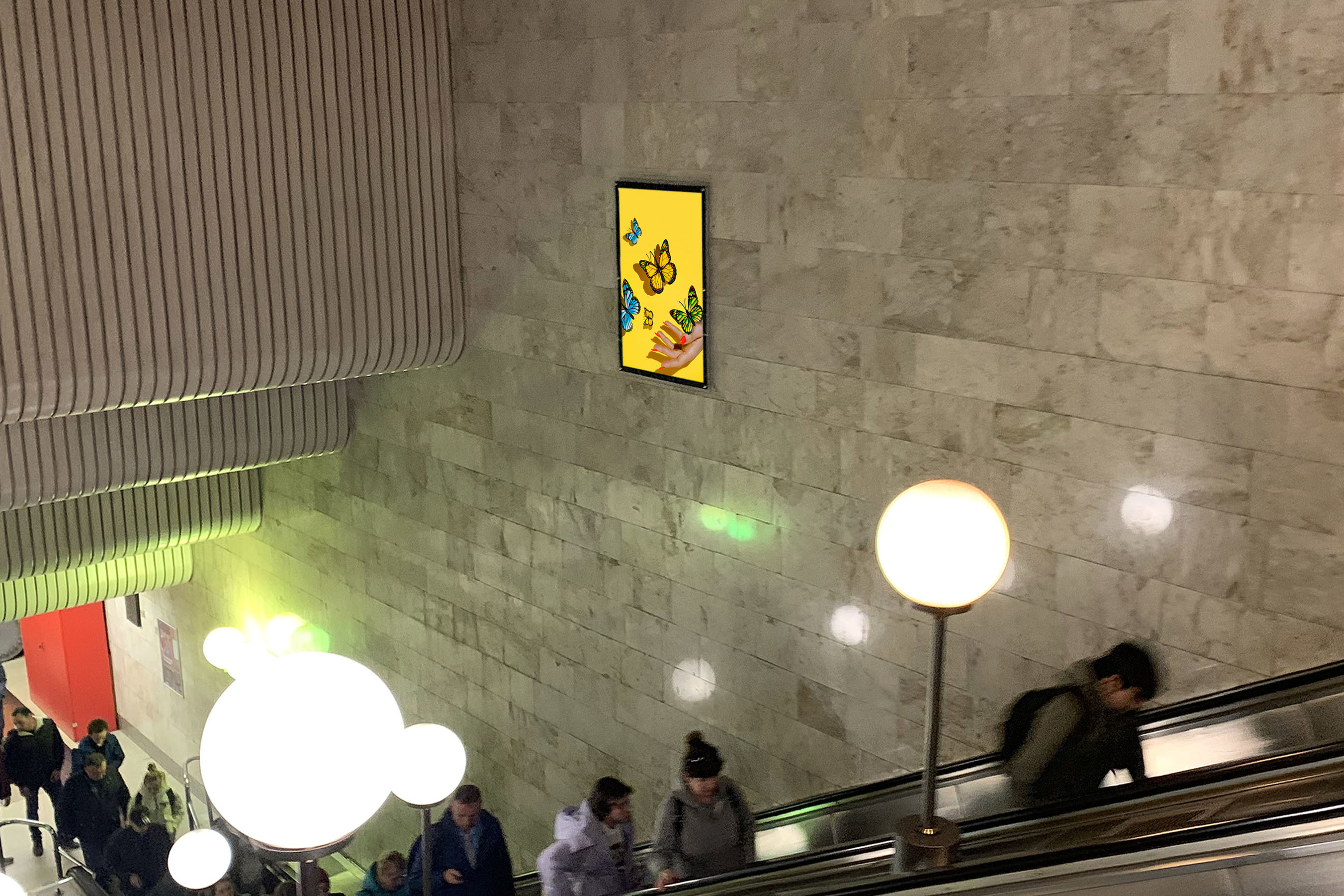 Фотография рекламного носителя, тип: Кристалайт, адрес: Станция метро «Улица Академика Янгеля», линия Серпуховско-Тимирязевская, Москва, Россия. Сторона/вариант №1001968