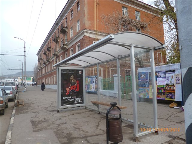 Фотография рекламного носителя, тип: Остановка 1.8x1.2, адрес: Б. Казачья ул. Х Аткарская ул., 7 корпус СГУ, Саратов, Саратовская область, Россия. Сторона А №602913