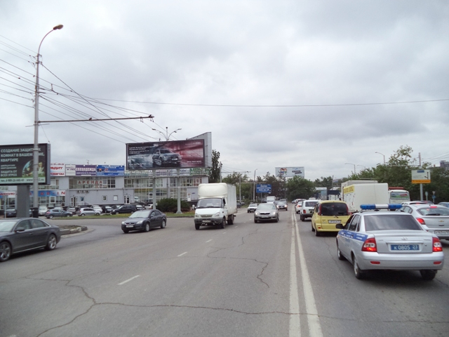 Фотография рекламного носителя, тип: Суперсайт 4x12, адрес: Ялтинская ул. Х Новгородская ул., Краснодар, Краснодарский край, Россия. Сторона Б1-Б3 №409633