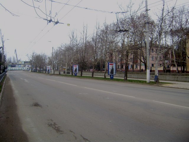 Фотография рекламного носителя, тип: Ситиформат 1.8x1.2, адрес: Маршала Еременко ул., у реки, поз.2, Керчь, Республика Крым, Россия. Сторона A №413325