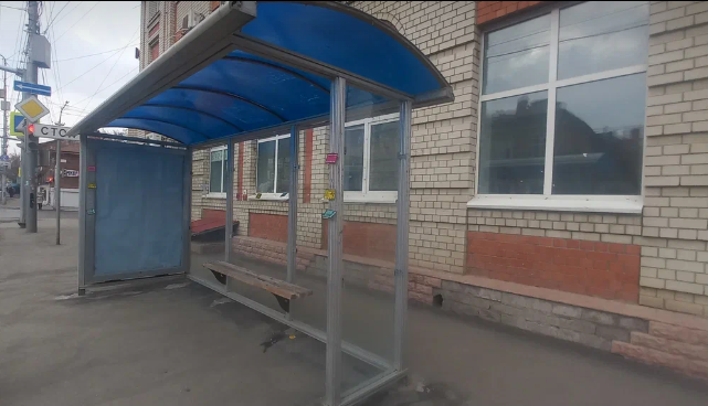 Фотография рекламного носителя, тип: Остановка 1.8x1.2, адрес: Кутякова ул. Х Вольская ул., Доходный дом, Саратов, Саратовская область, Россия. Сторона А №585276