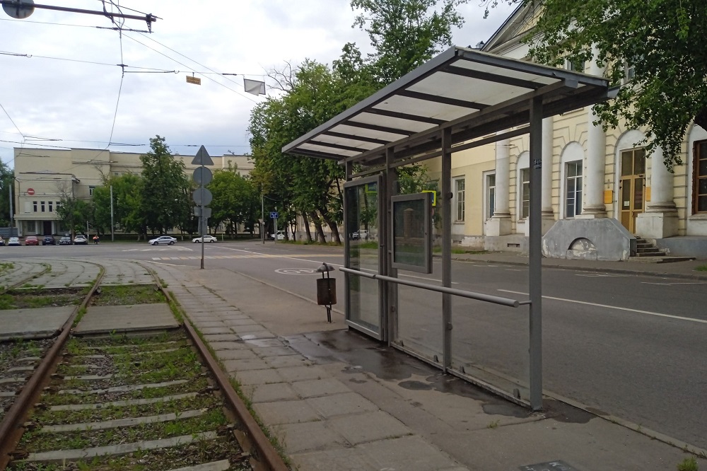 Фотография рекламного носителя, тип: Остановка 1.8x1.2, адрес: Госпитальный Вал ул., ост. "Госпитальная площадь", поз.2, Москва, Россия. Сторона А №803717