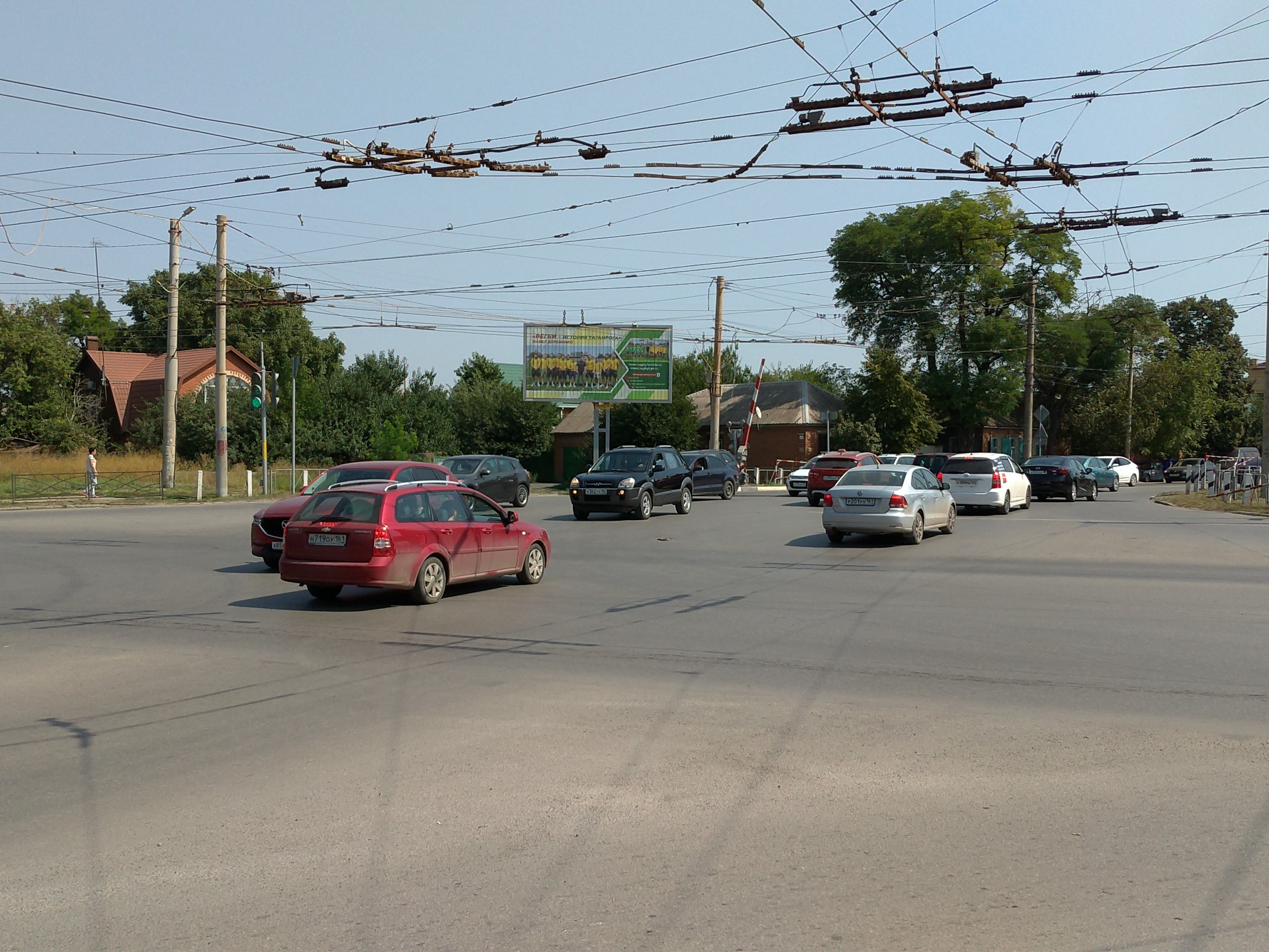 Фотография рекламного носителя, тип: Билборд 3x6, адрес: Чехова ул. Х 30-й пер., Таганрог, Ростовская область, Россия. Сторона Б1-Б3 №512583