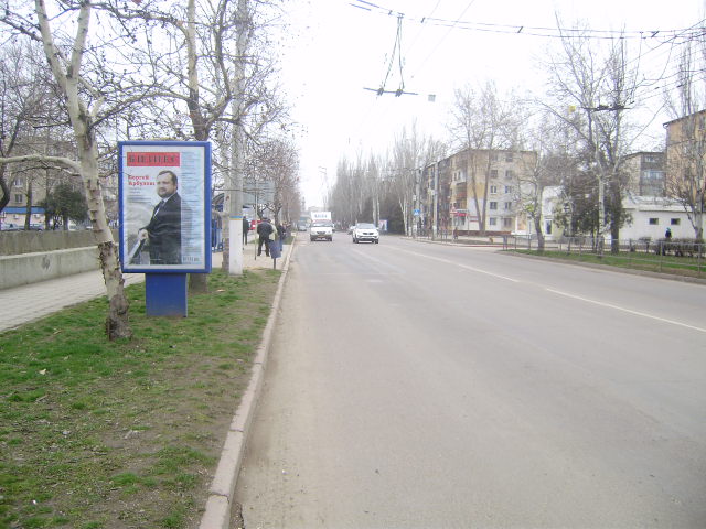 Фотография рекламного носителя, тип: Ситиформат 1.8x1.2, адрес: Маршала Еременко ул., у реки, поз.2, Керчь, Республика Крым, Россия. Сторона B №413326