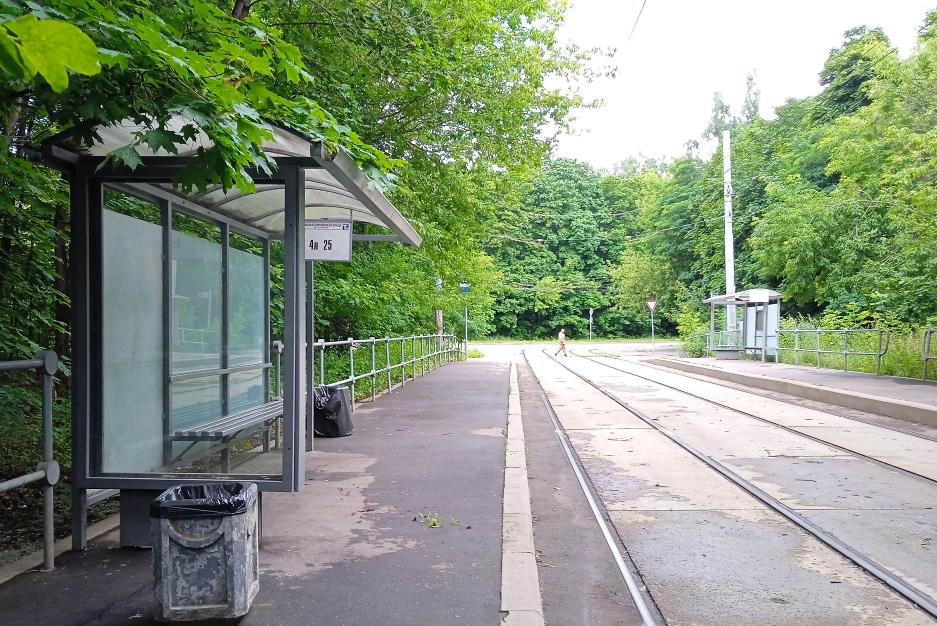 Фотография рекламного носителя, тип: Остановка 1.8x1.2, адрес: Ширяевская Бол. ул., Москва, Россия. Сторона B №311173