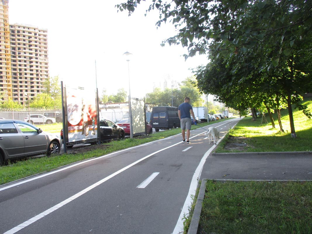 Фотография рекламного носителя, тип: Афиша 1.75x1.8, адрес: Северное Чертаново мкр., д.4, корп.409, напр., стенд 1, Москва, Россия. Сторона А2 №866050