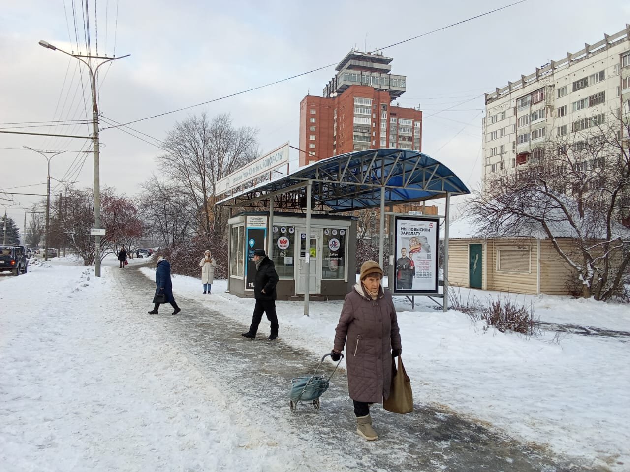 Фотография рекламного носителя, тип: Остановка 1.8x1.2, адрес: Ленинский пр-т., д.22а, поз.1, Йошкар-Ола, Республика Марий Эл, Россия. Сторона A1-A10 №961403