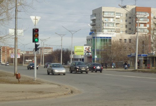 Фотография рекламного носителя, тип: Билборд 3x6, адрес: Каменская ул., д.66, Каменск-Уральский, Свердловская область, Россия. Сторона А №403927