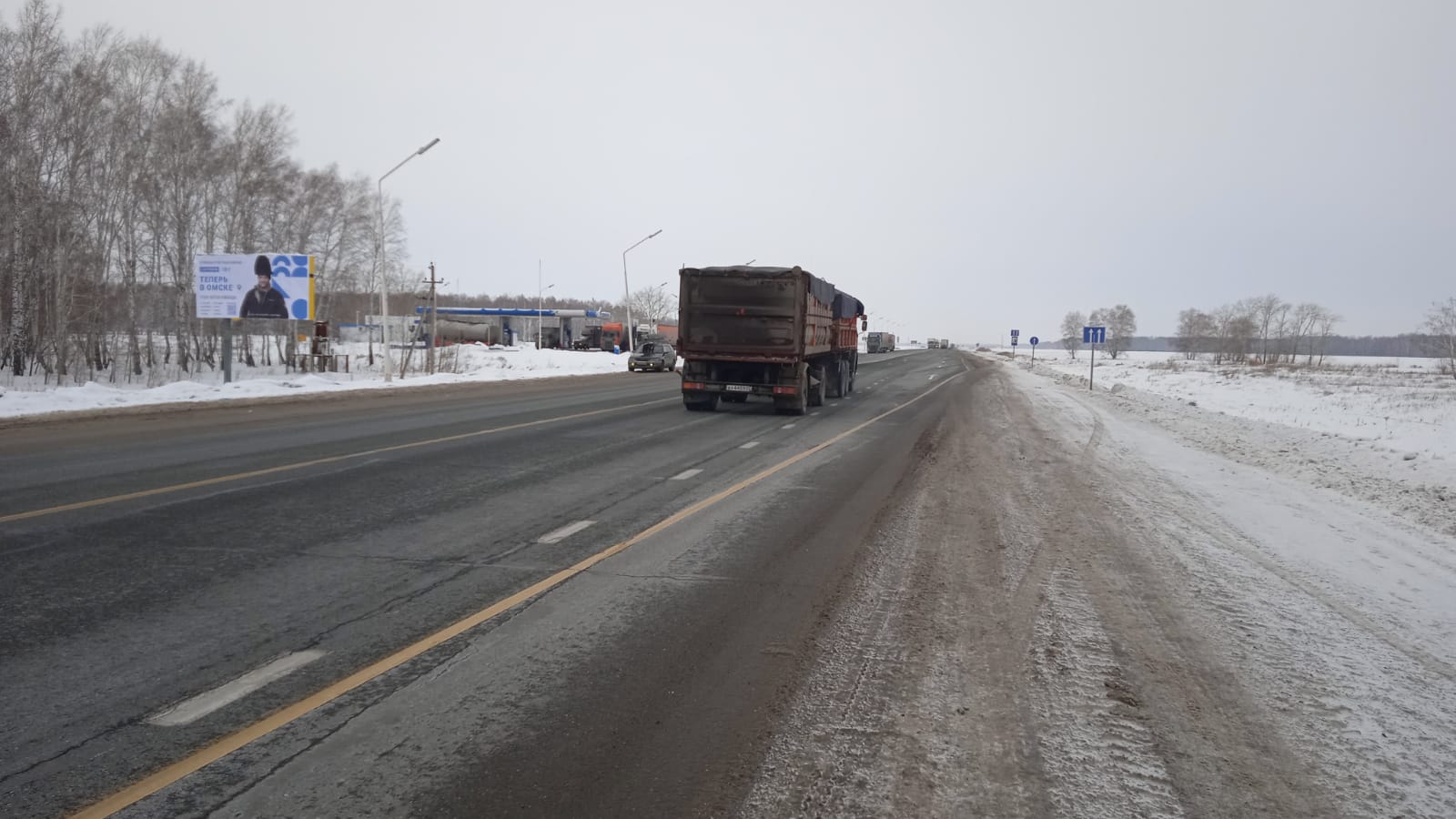 Фотография рекламного носителя, тип: Билборд 3x6, адрес: Кормиловка пос., Новосибирск-Омск а/д, 601 100 м, слева, Омск, Омская область, Россия. Сторона B №972542