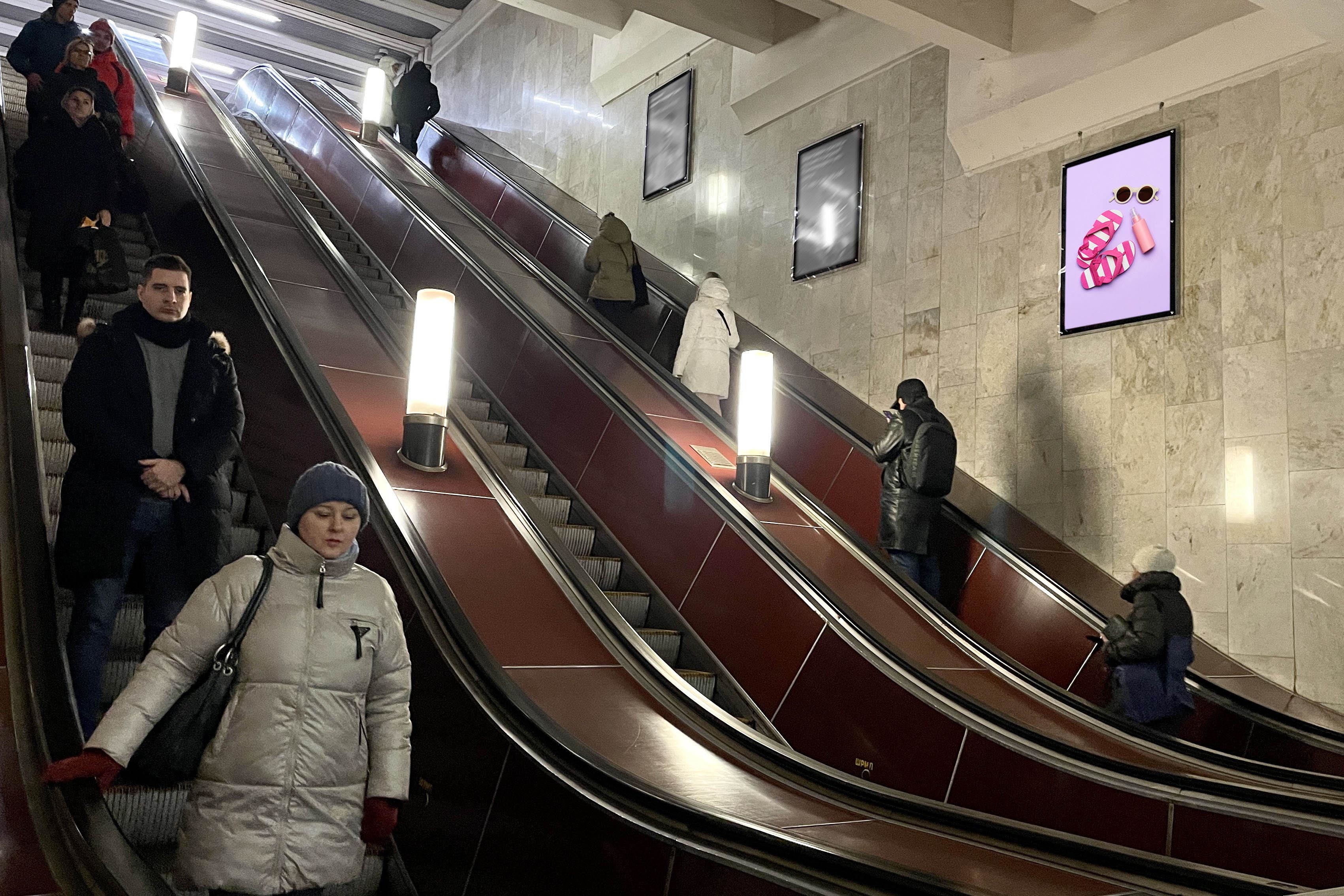 Фотография рекламного носителя, тип: Кристалайт, адрес: Станция метро «Севастопольская», линия Серпуховско-Тимирязевская, Москва, Россия. Сторона/вариант №1001964