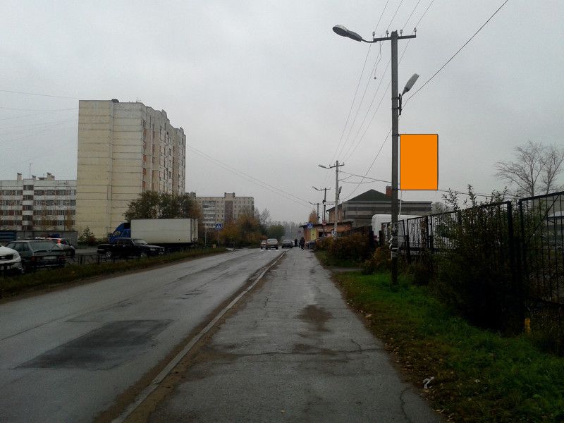 Фотография рекламного носителя, тип: Панель-кронштейн, адрес: им. Свердлова п., Западный пр-зд., около автостоянки, Ленинградская область, Россия. Сторона ПС №812437