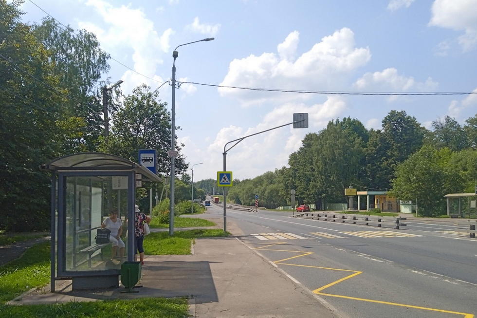 Фотография рекламного носителя, тип: Остановка 1.8x1.2, адрес: Варшавское ш., ост. "Ясенки 2", поз.1, Москва, Россия. Сторона Б №1004688