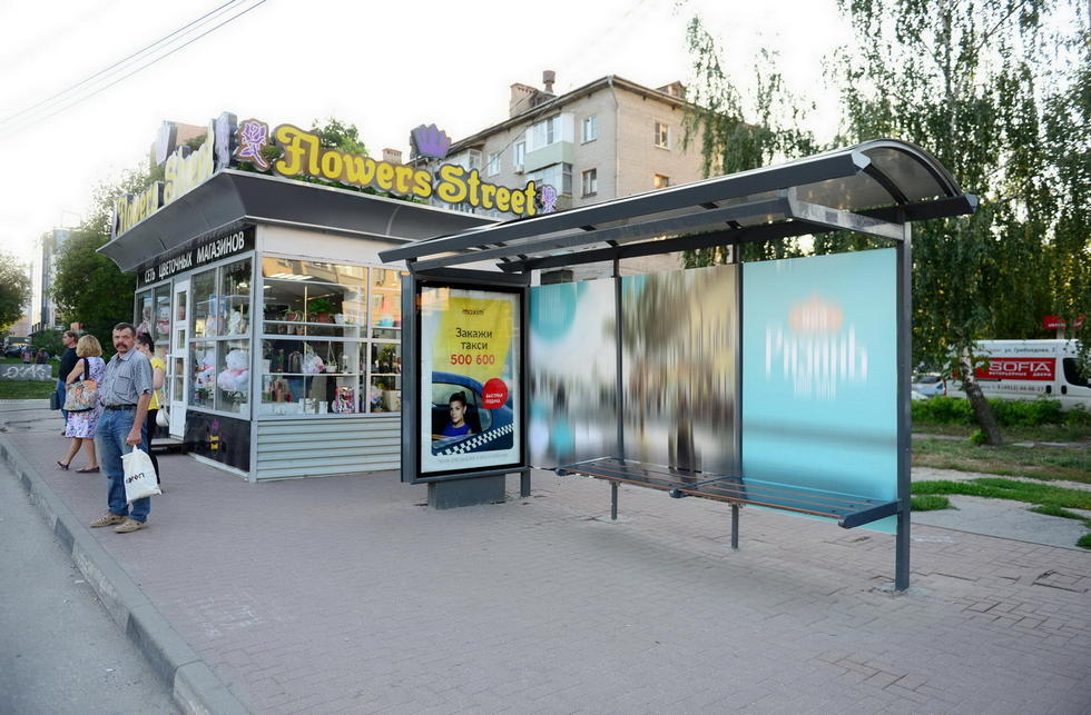 Фотография рекламного носителя, тип: Остановка 1.8x1.2, адрес: Есенина ул. Х Грибоедова ул., д.3, Рязань, Рязанская область, Россия. Сторона А №329192