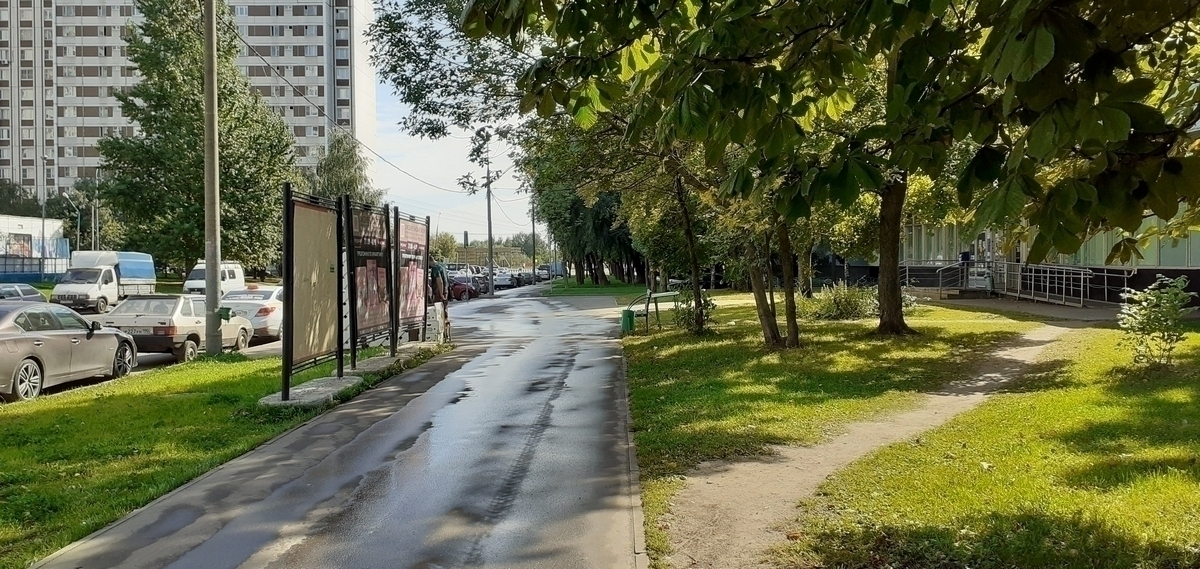 Фотография рекламного носителя, тип: Афиша 1.75x1.8, адрес: Алма-Атинская ул., д.7, корп.1, стенд 3, Москва, Россия. Сторона А2 №883699