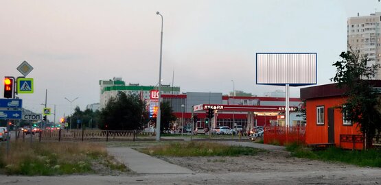 Фотография рекламного носителя, тип: Билборд 3x6, адрес: Ханты-Мансийская ул., д.16а, Нижневартовск, Ханты-Мансийский автономный округ – Югра, Россия. Сторона А1-А3 №853749