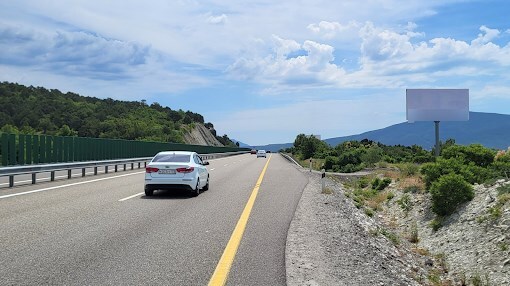 Фотография рекламного носителя, тип: Билборд 3x6, адрес: М-4 "Дон" а/д, 1 528 250м, Геленджик, Краснодарский край, Россия. Сторона A №962130