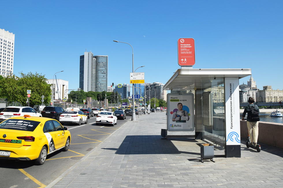 Фотография рекламного носителя, тип: Остановка 1.8x1.2, адрес: Краснопресненская наб., д.2, Москва, Россия. Сторона А №706860