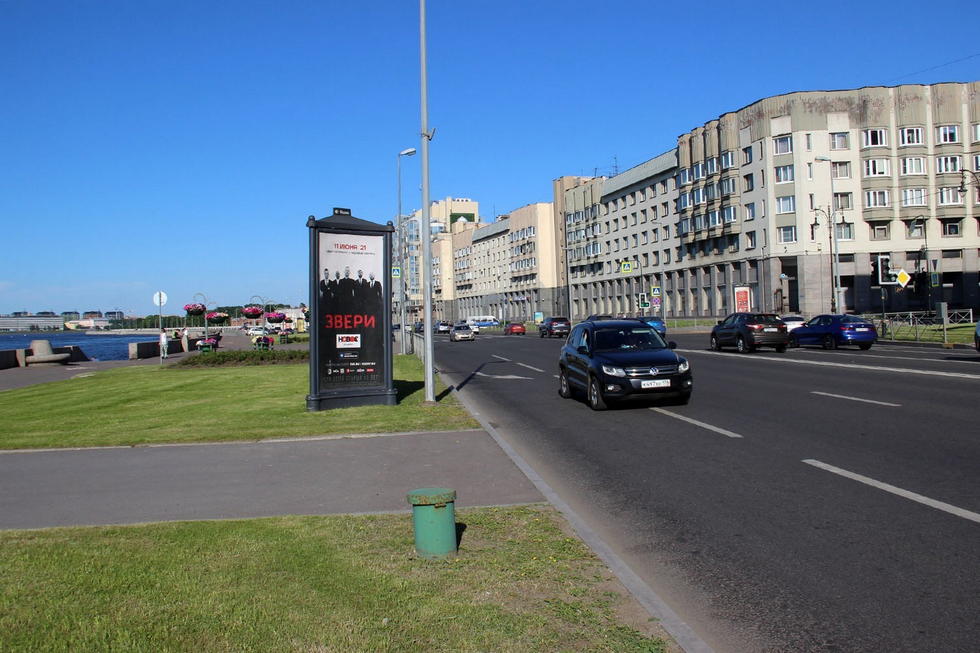 Фотография рекламного носителя, тип: Пиллар 3x1.4, адрес: Воскресенская наб., д.10, Санкт-Петербург, Россия. Сторона Б №707015