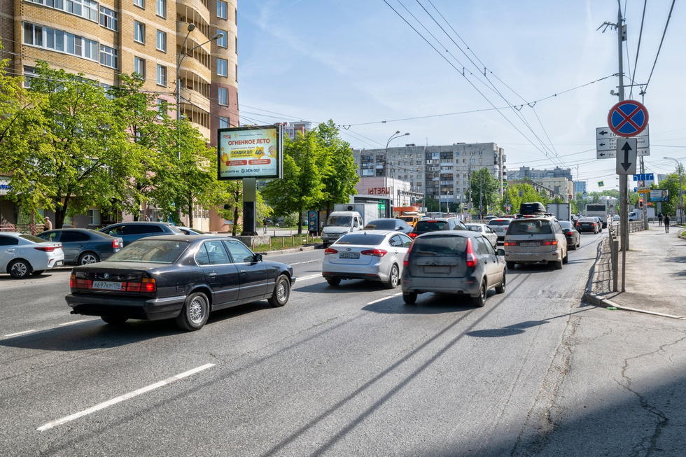 Фотография рекламного носителя, тип: Ситиборд 2.7x3.7, адрес: Крауля ул., д.46 X Токарей ул., Екатеринбург, Свердловская область, Россия. Сторона Б1-Б6 №651416